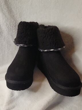 Muk Luks Black Faux-Shearling Cuff Ankle Boots